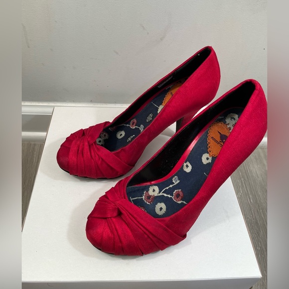 Xappeal Women Size 6.5/37 Red Suede Bow Peep Tow 3 Inch Heels - Picture 2 of 4